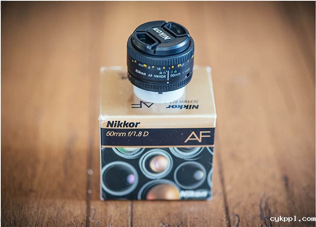 一只崭新的尼康50mm标头