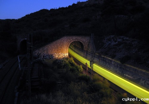 5个小技巧 随心所欲教你拍出漂亮光轨