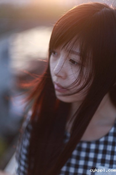 用曲线加强色调对比 逆光人像调色教程