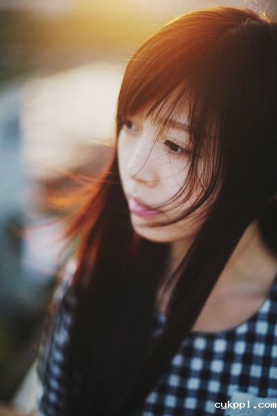 用曲线加强色调对比 逆光人像调色教程