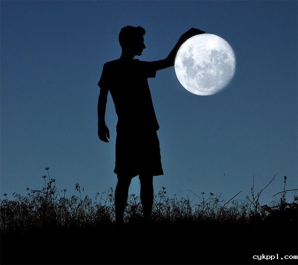 和月亮约会创意摄影作品
