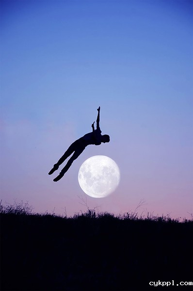 和月亮约会创意摄影作品