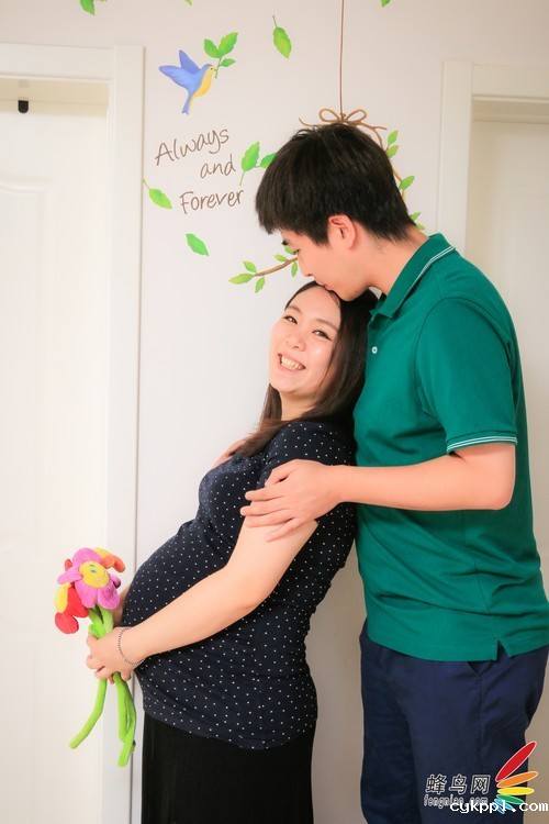 如何在家拍出生活气息的漂亮孕妇照