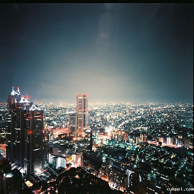 Lomography推出最小巧自动120胶片相机LC-A 120