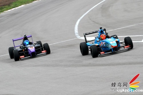 如何拍摄高速赛车 佳能小三元实拍小技巧