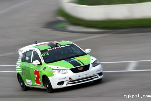 如何拍摄高速赛车 佳能小三元实拍小技巧 如何使用佳能小三元拍摄动感赛车