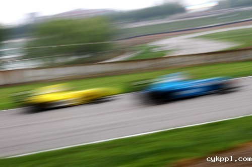 如何拍摄高速赛车 佳能小三元实拍小技巧
