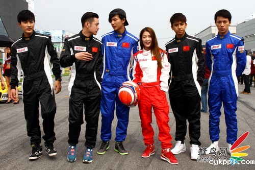 如何拍摄高速赛车 佳能小三元实拍小技巧