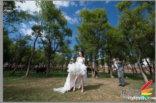 知名婚礼摄影师浅析旅拍中的用光技巧