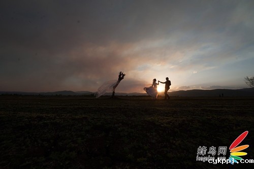 知名婚礼摄影师浅析旅拍中的用光技巧