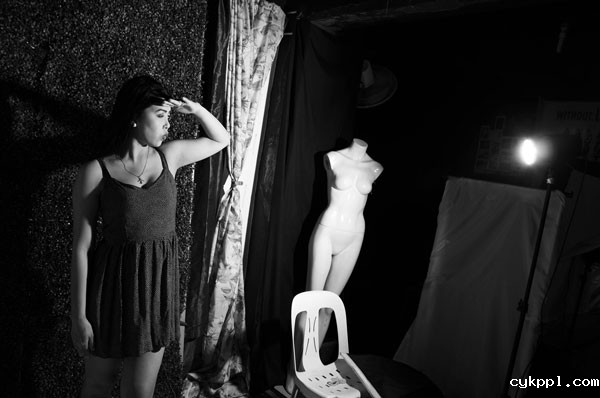 『摄影DIY』晾衣架+白色布料=大型柔光箱