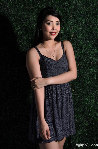 『摄影DIY』晾衣架+白色布料=大型柔光箱