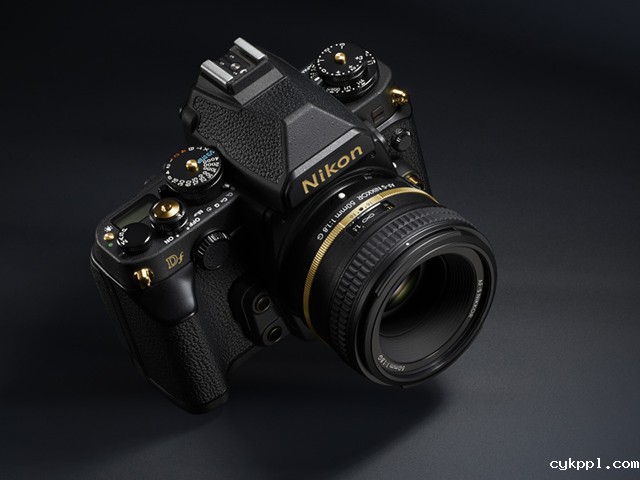 尼康推出黑金限量版Df套装