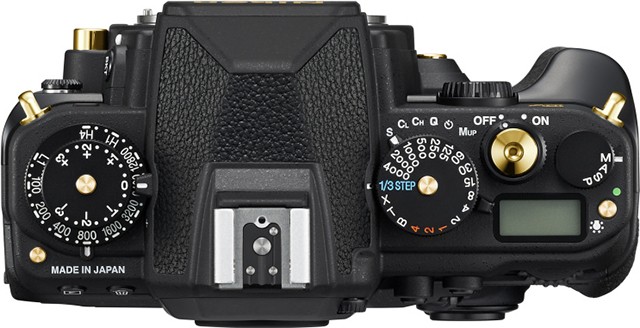 尼康推出黑金限量版Df套装