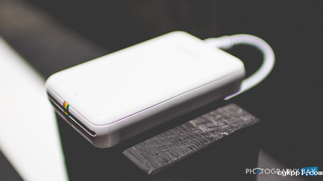 宝丽来发布新便携照片打印机Zip