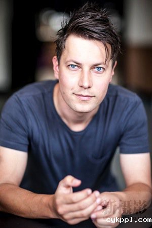 拍照时手应该怎么摆?