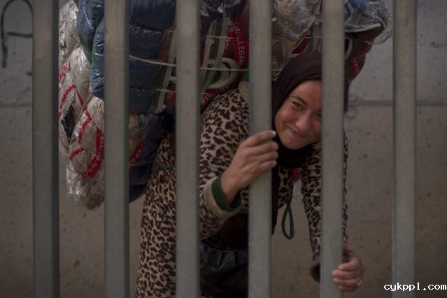 摩洛哥：女脚夫和边境走私