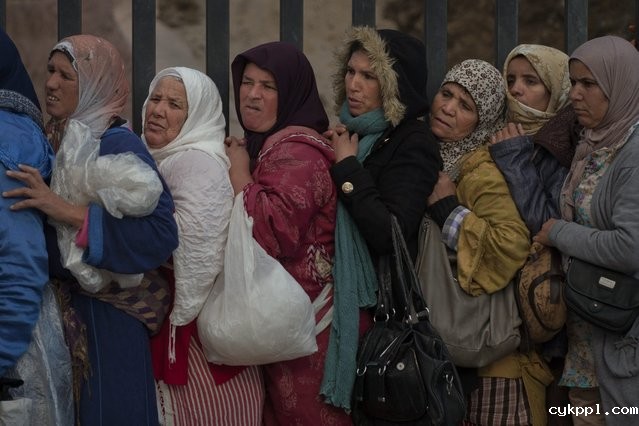 摩洛哥：女脚夫和边境走私