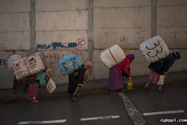 摩洛哥：女脚夫和边境走私