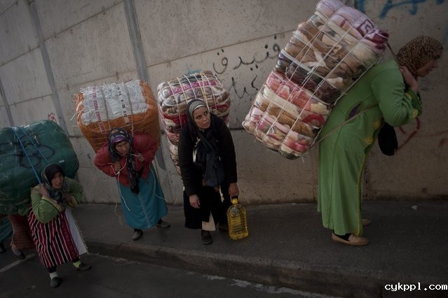 摩洛哥：女脚夫和边境走私