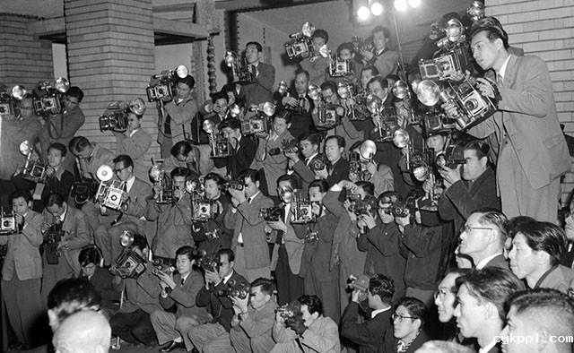 『纪实摄影』记录50年代的日本