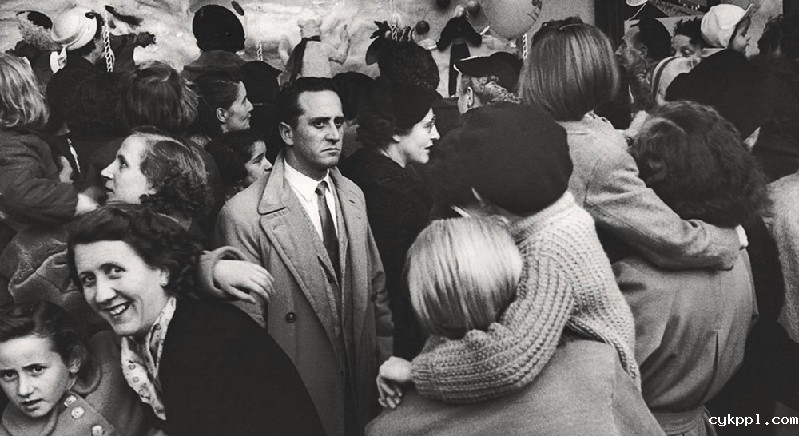 百岁大师镜头下的浪漫街头