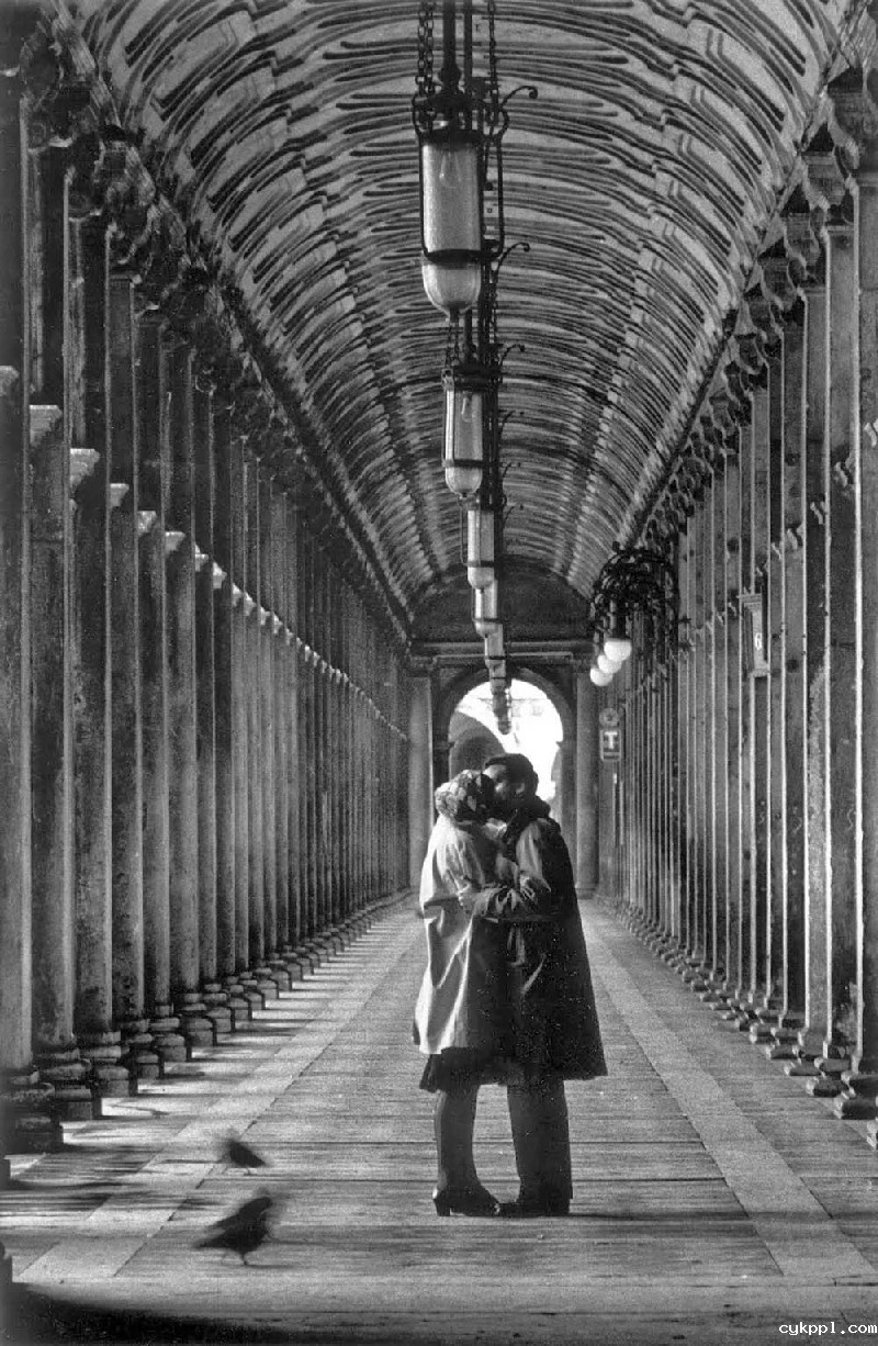 百岁大师镜头下的浪漫街头