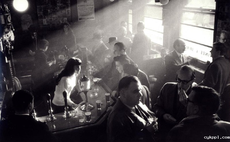 百岁大师镜头下的浪漫街头