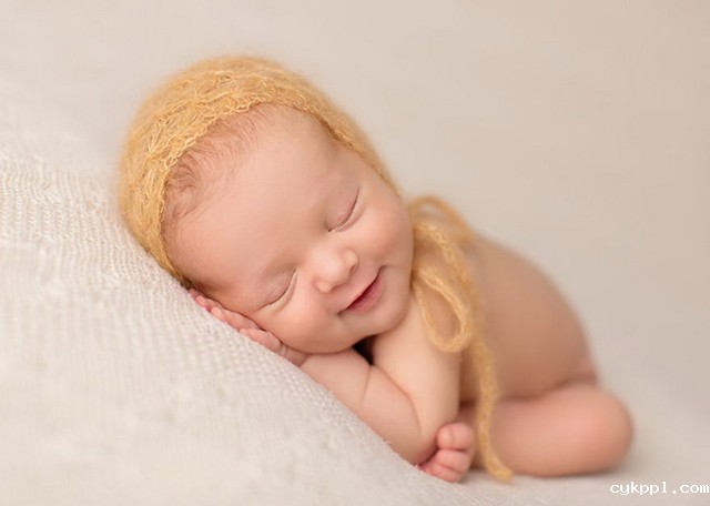 拍摄小技巧：如何让熟睡的婴儿微笑