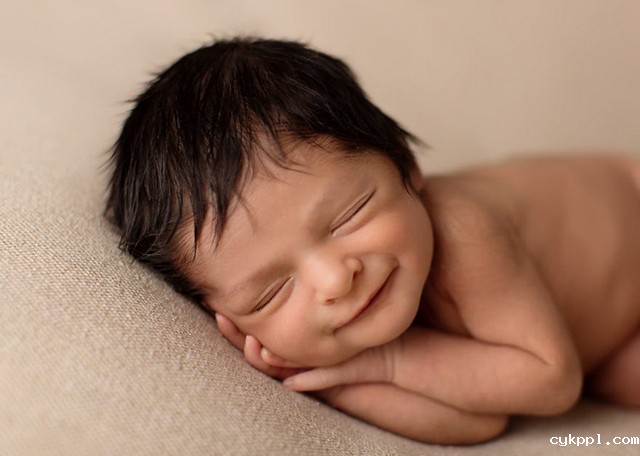 拍摄小技巧：如何让熟睡的婴儿微笑