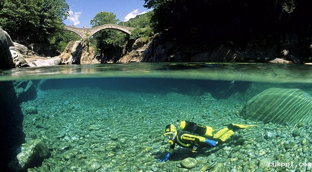 Franco Banfi：模拟鱼视角拍梦幻世界