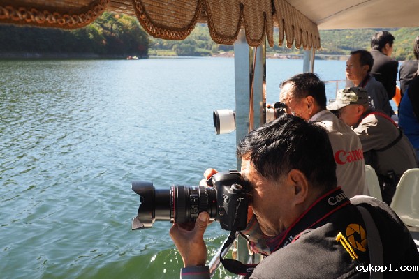 中国新闻摄影记者聚焦“枫叶之乡”本溪县