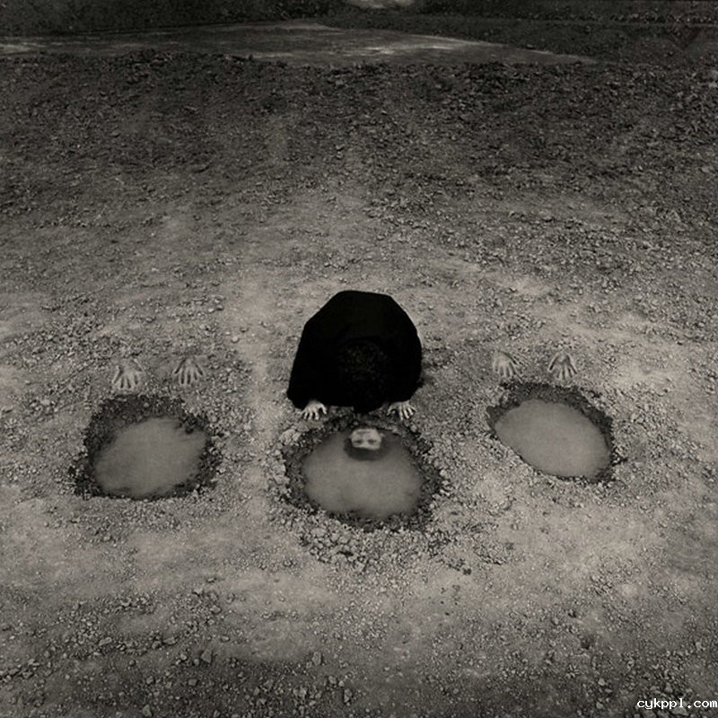 阴郁的黑白观念摄影