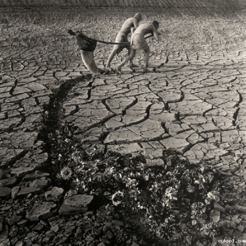 阴郁的黑白观念摄影