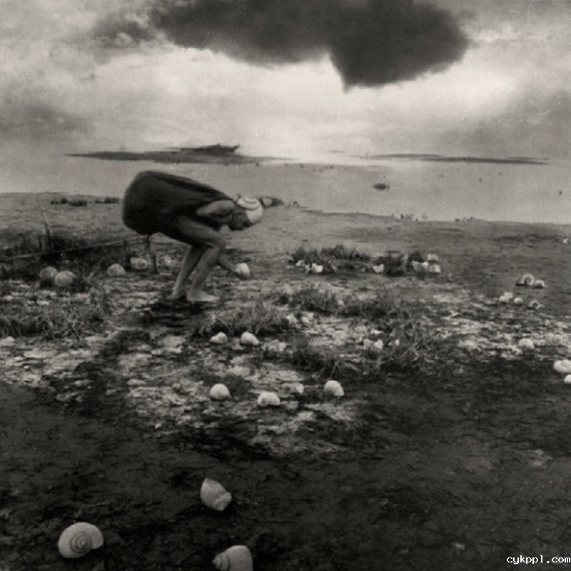 阴郁的黑白观念摄影