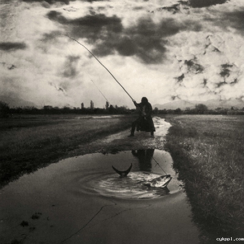 阴郁的黑白观念摄影