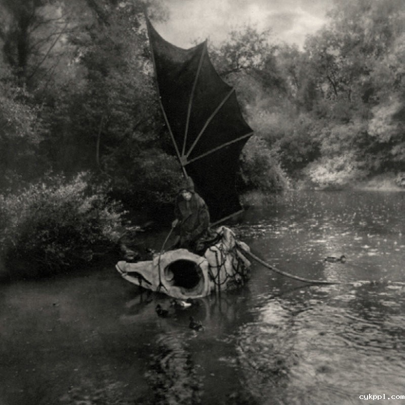 阴郁的黑白观念摄影