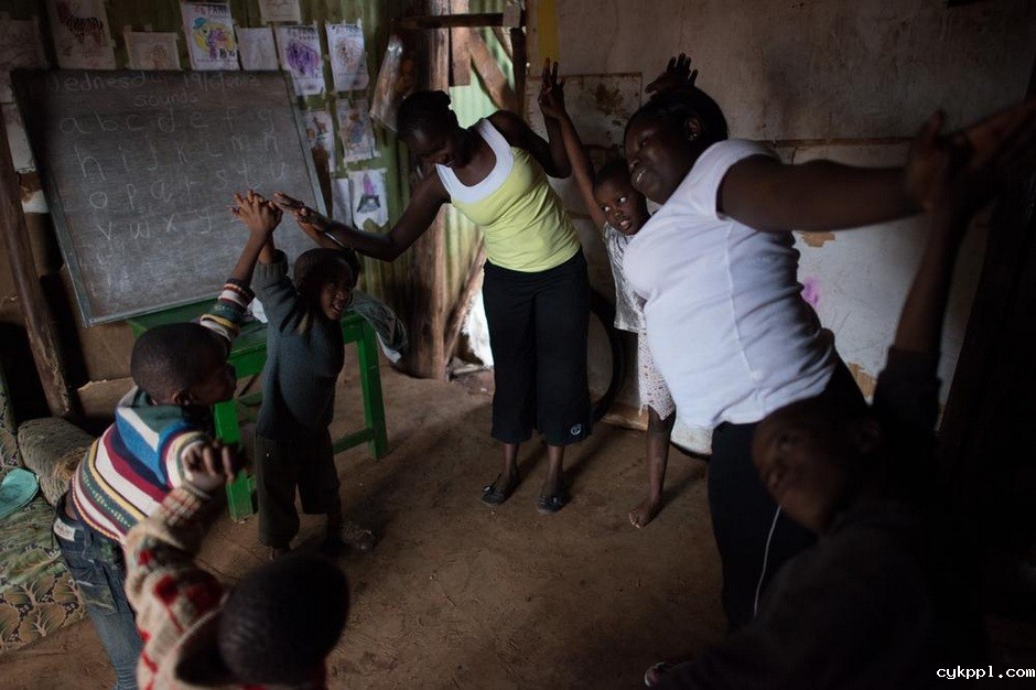 平民窟里的瑜伽师