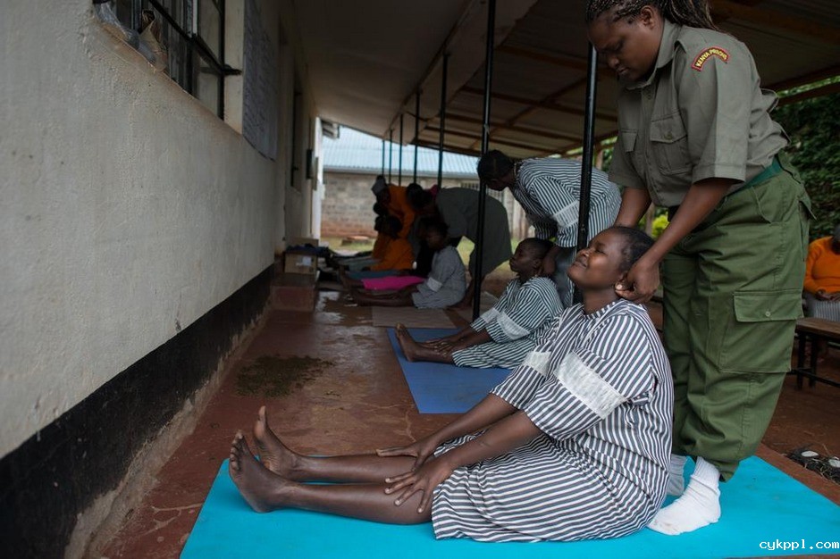 平民窟里的瑜伽师