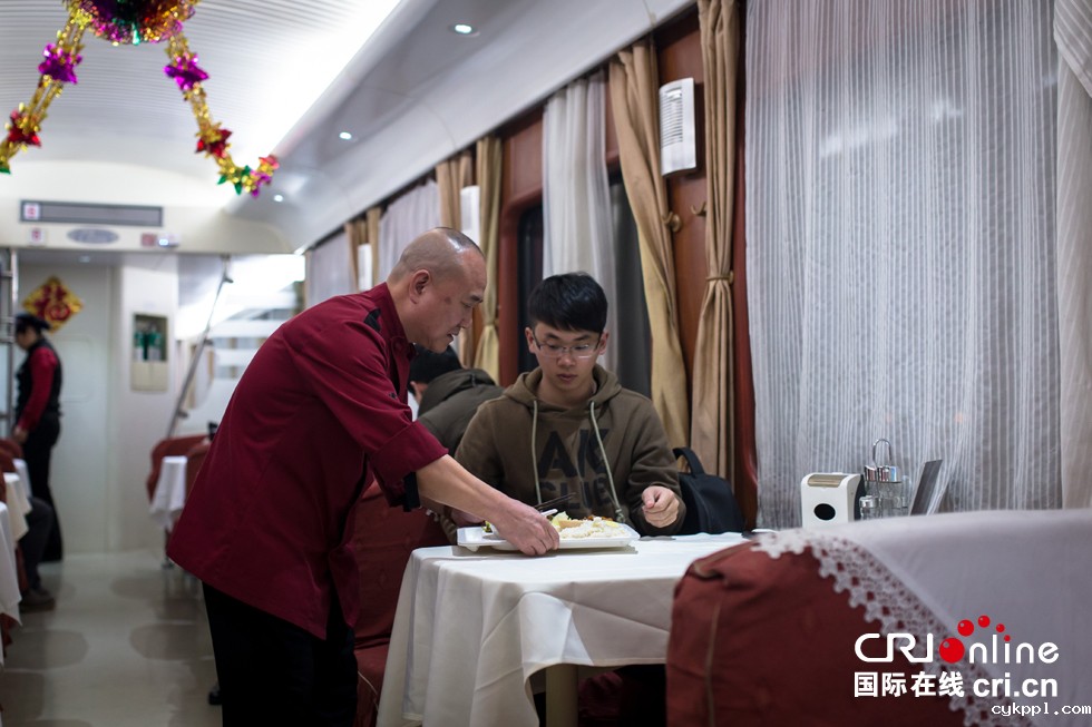 三十七载！列车大厨的油火人生