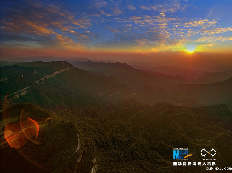 【“飞阅”中国】航拍金佛山：朝霞对夕阳 浓雾对晴川