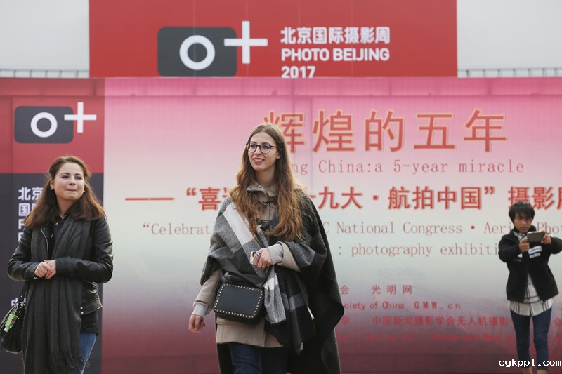 辉煌的五年——“喜迎党的十九大·航拍中国”摄影展迎来首个观展高峰