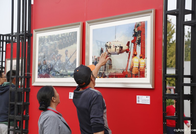 辉煌的五年——“喜迎党的十九大·航拍中国”摄影展迎来首个观展高峰
