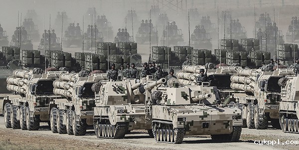 第二届强军梦大型军事摄影展在北京民族文化宫举行