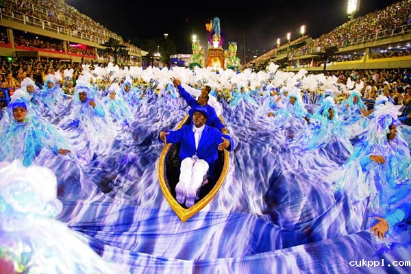 《百名摄影师聚焦巴西》画册首发式在京举行