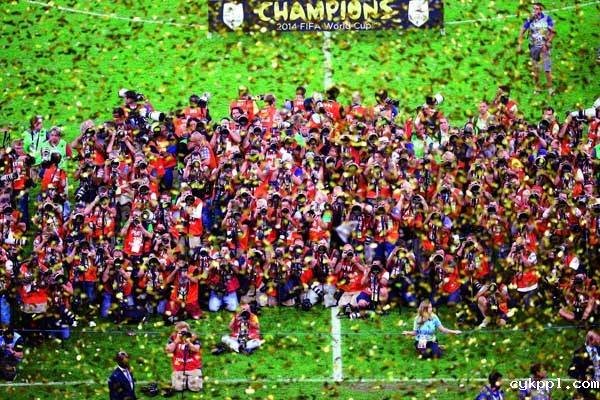 《百名摄影师聚焦巴西》画册首发式在京举行