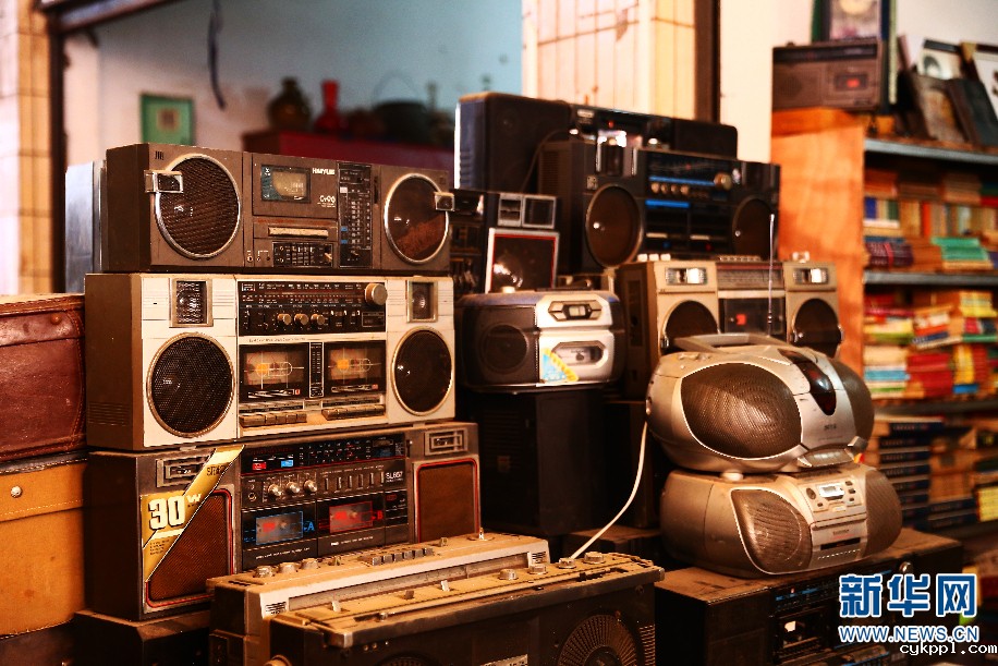 一脚踏进旧时光：在老四书屋淘到童年的百宝箱