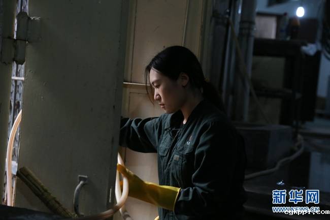 90后女饲养员和她的“大猫”