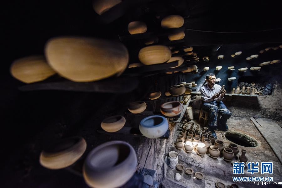 喀什土陶守望者：解不开的泥巴情缘