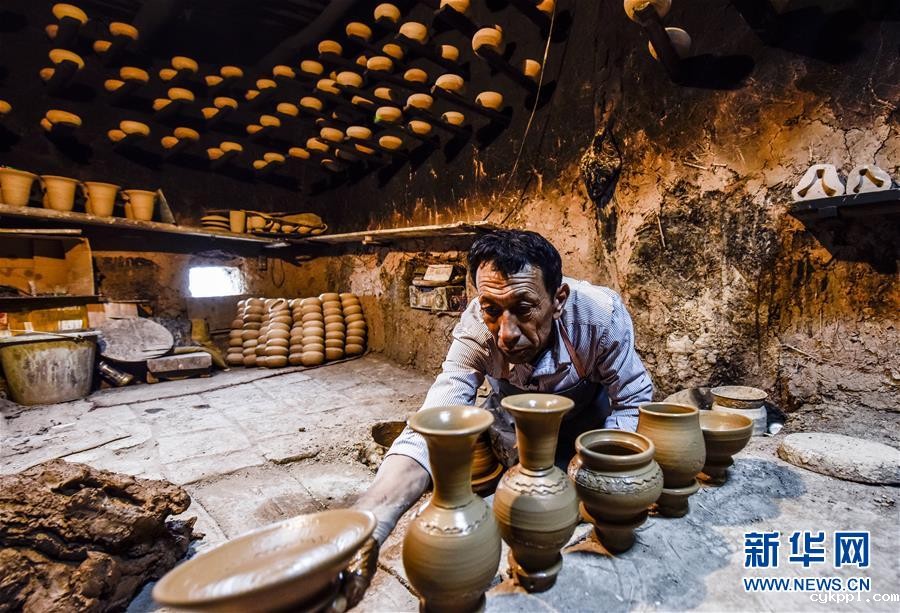 喀什土陶守望者：解不开的泥巴情缘